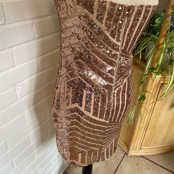 Fashion Nova Women’s Sequin Mini Dress Size Large Strapless Party Birthday - Picture 5 of 12